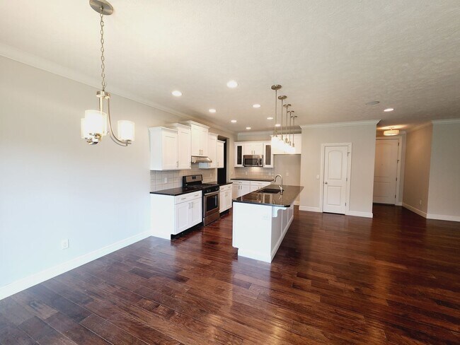 Building Photo - 5040 E Hedgerow Dr