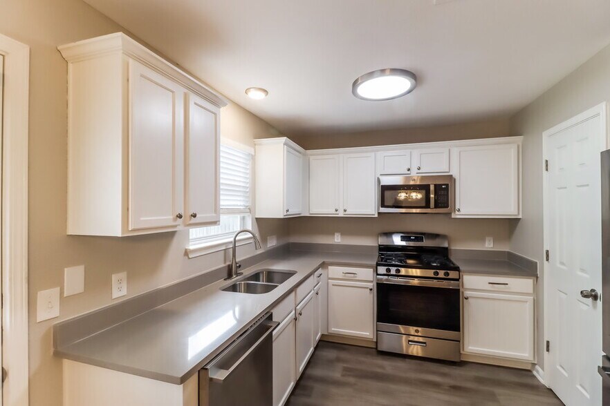 Building Photo - 21311 Derby Day Ave