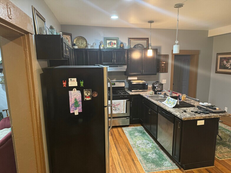 Building Photo - 201 Mulberry St