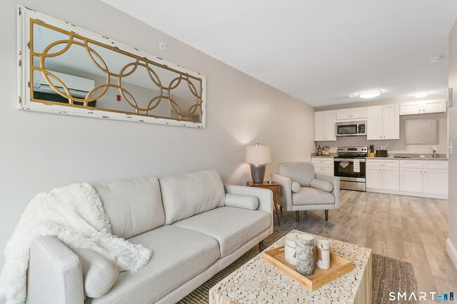 Building Photo - 1645 Black Rock Tpke