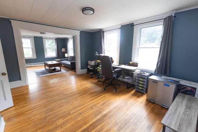 Building Photo - 108 Pool St