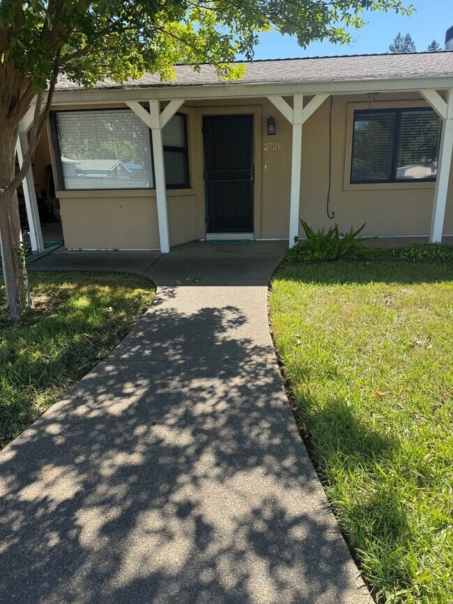 Building Photo - 2720 Larry Ln