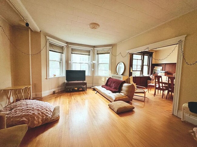 Building Photo - Beautiful 4 bed Close to BU available now