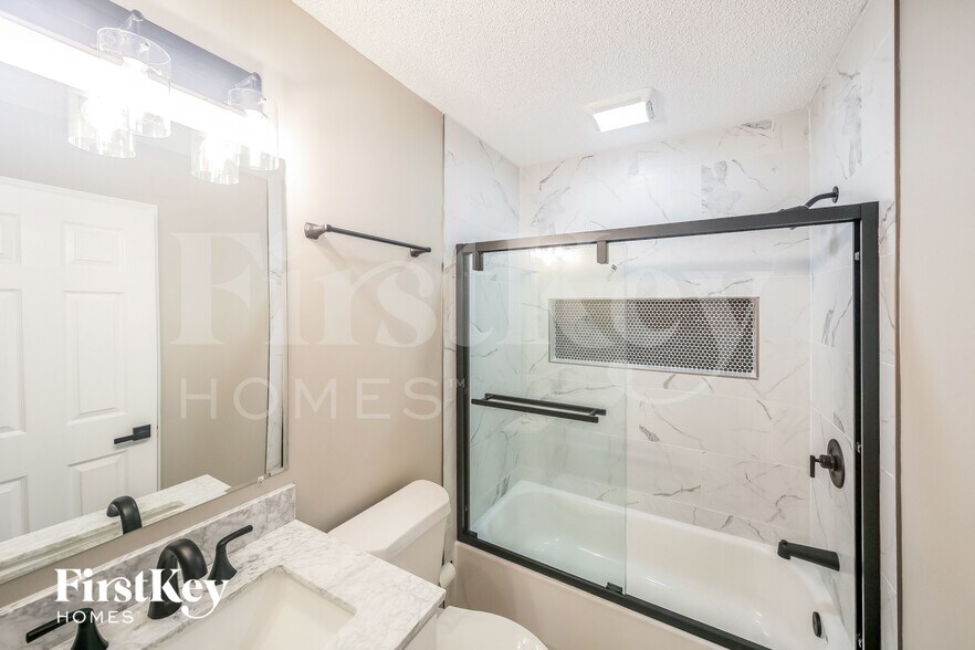 Building Photo - 1829 Downing St