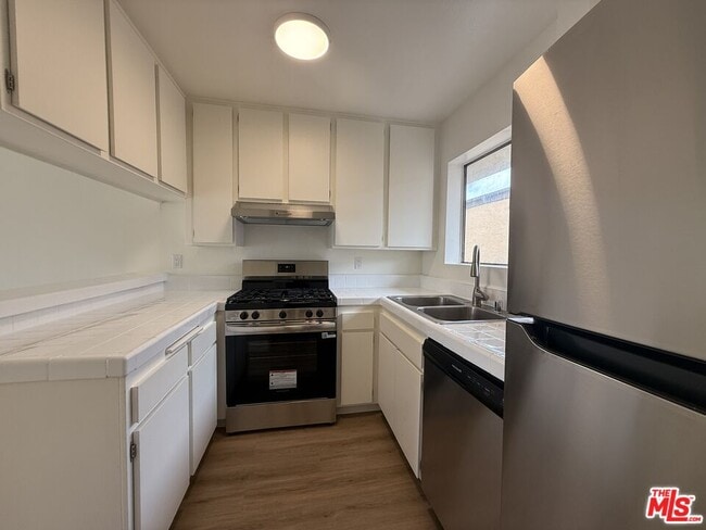 Building Photo - 523 Ashland Ave