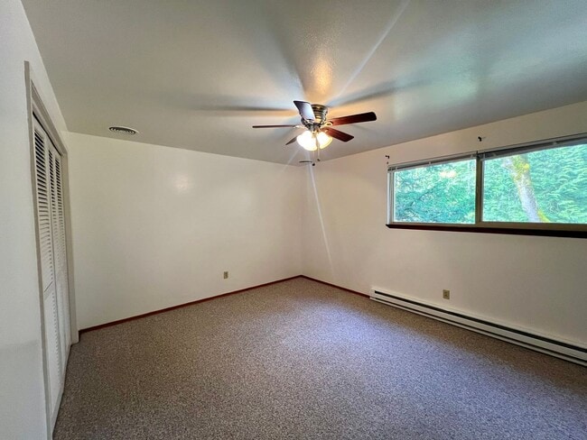 Building Photo - West Olympia Tri-Level Home