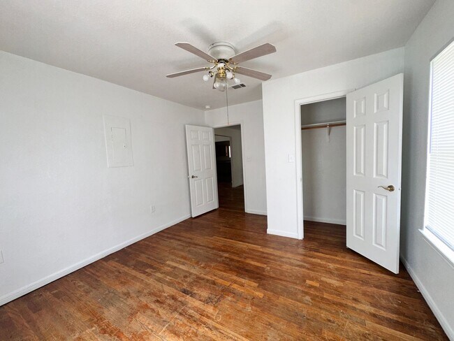 Building Photo - Conveniently located- Water and Trash Included