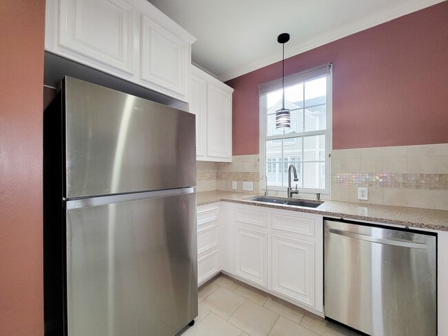 Building Photo - 2208 Taft St