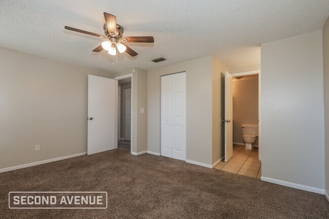 Building Photo - 3809 Pinedale St