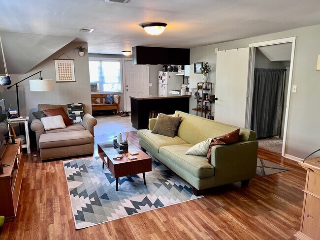 Building Photo - 410 Eureka Ave SE