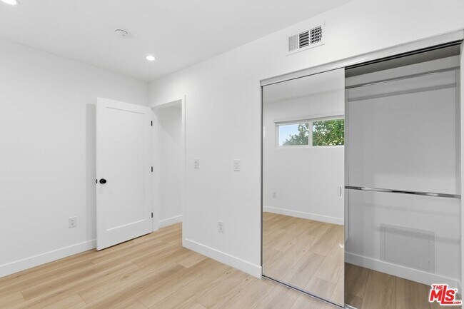 Building Photo - 11671 Chandler Blvd