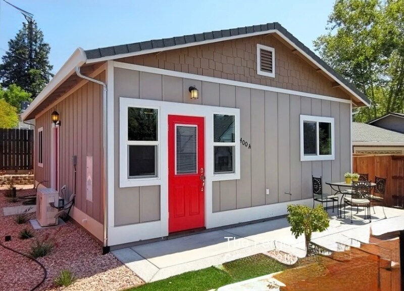 Primary Photo - 400 Sequoia St