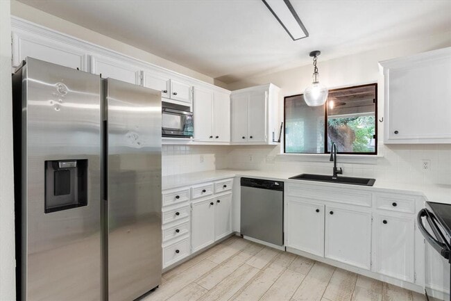 Building Photo - 109 White Sands Dr