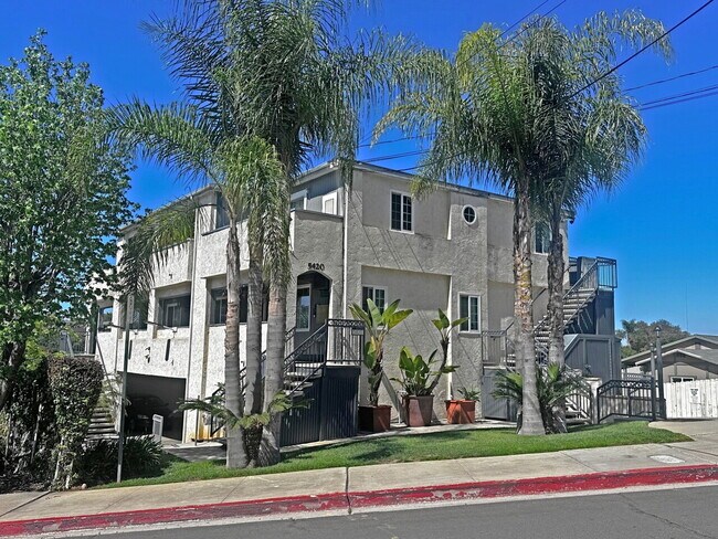 Building Photo - La Mesa Four-Plex Townhouse with Decks & G...