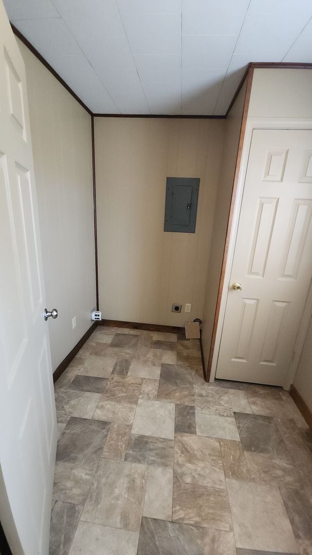 Building Photo - 605 N Front St