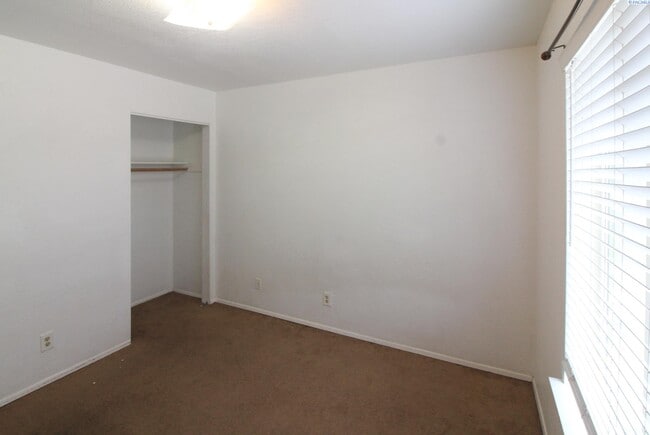 Building Photo - 2 bedroom, 1 bath in Kennewick