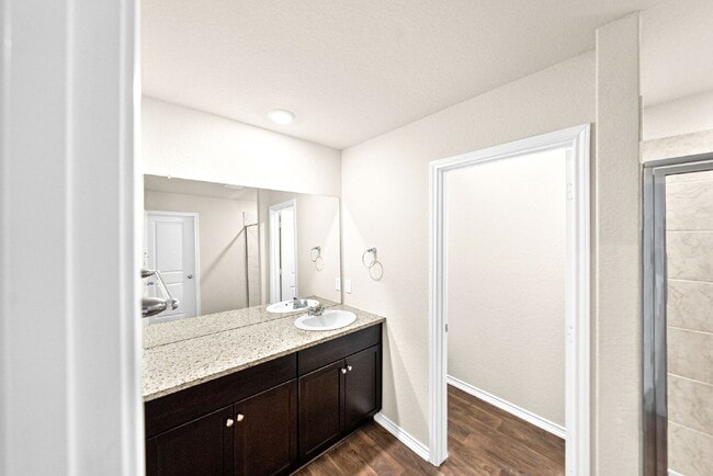 Building Photo - 2 Weeks FREE RENT with 12 Month Lease. 1 Month FREE with 18 Month Lease