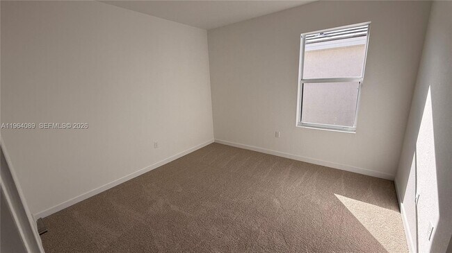 Building Photo - 1535 SE 7th Ct