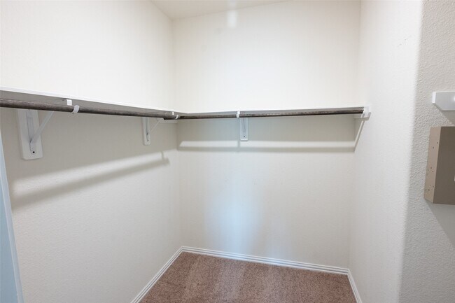 Building Photo - 216 N Lynx Trail