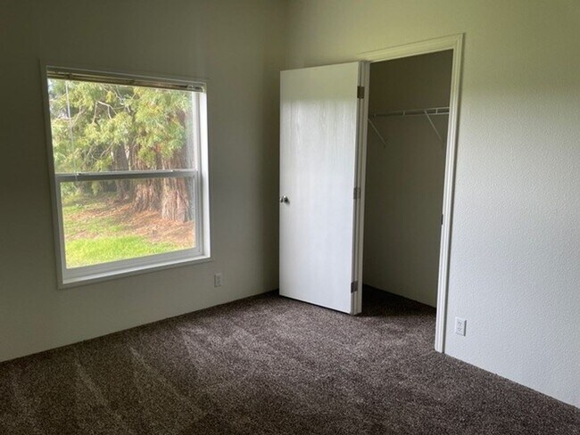 Building Photo - *Summer Special* $400 Off First Month's Rent. Country Living in Junction City