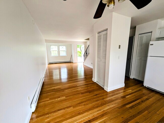 Building Photo - 10 Scuppo Rd