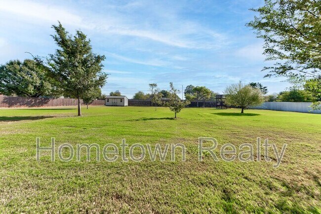Building Photo - 4214 Topaz Cir