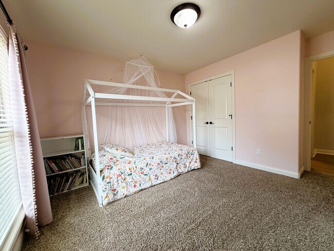 Building Photo - 8123 Autumn Dr