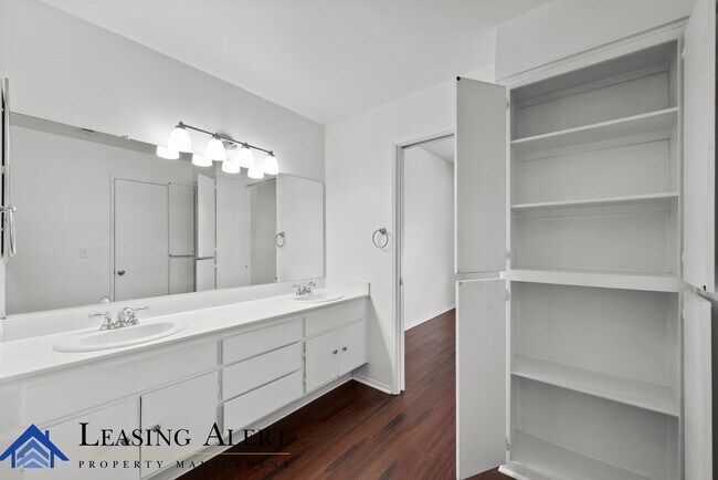 Building Photo - 23709 Del Monte Dr.