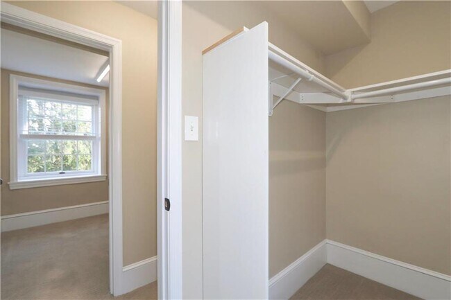 Building Photo - 4355 Old Bethlehem Pike