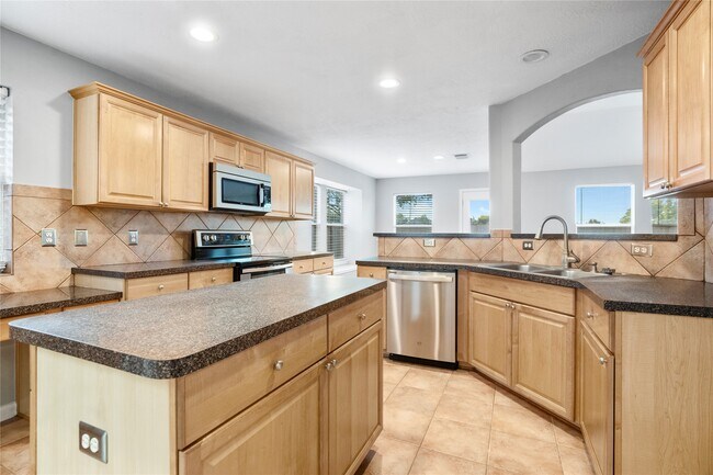 Building Photo - 2210 Melanie Park Dr