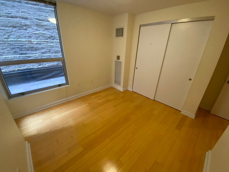 Building Photo - 5 Boylston Pl