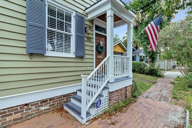Primary Photo - 513 E Harris St