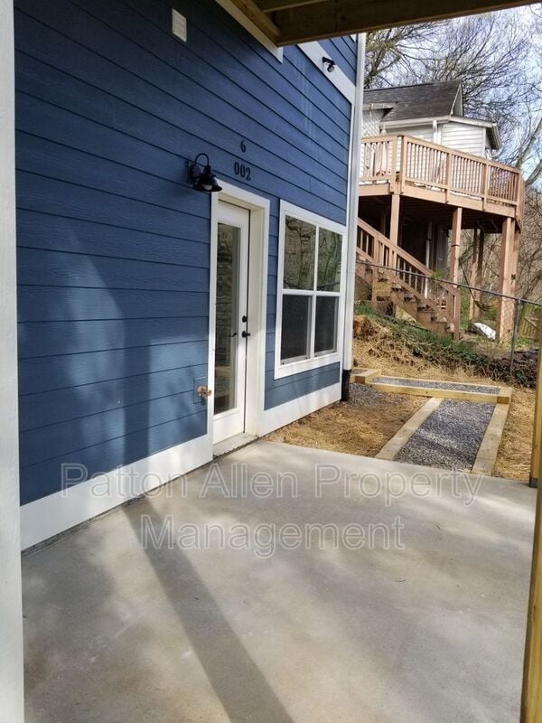 Building Photo - 6 Dundee St