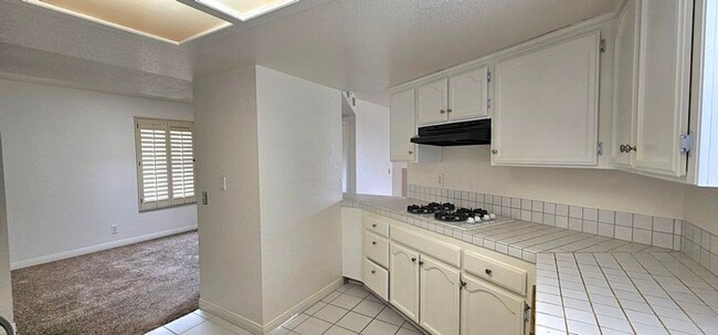 Building Photo - Charming 3-Bedroom Condo in the Heart of L...