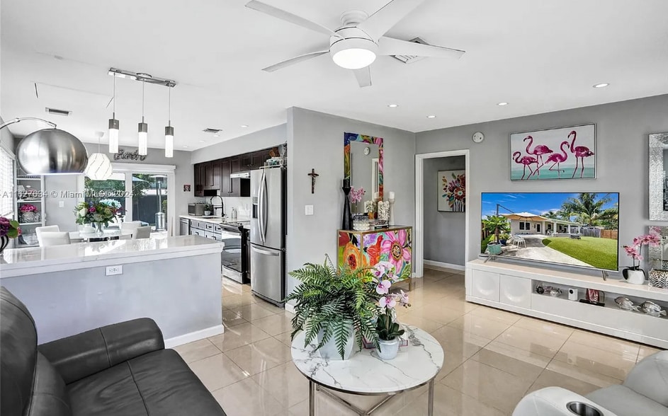 Building Photo - 1001 NE 17th Ct