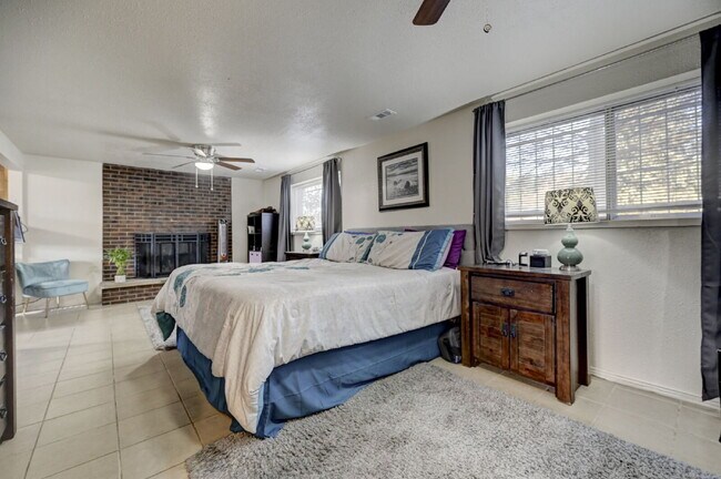 Building Photo - Charming 3-Bed Home with Bonus Room, Firep...