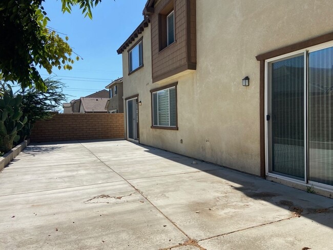 Building Photo - Beautiful 6 bed and 4.5 bath home in West ...