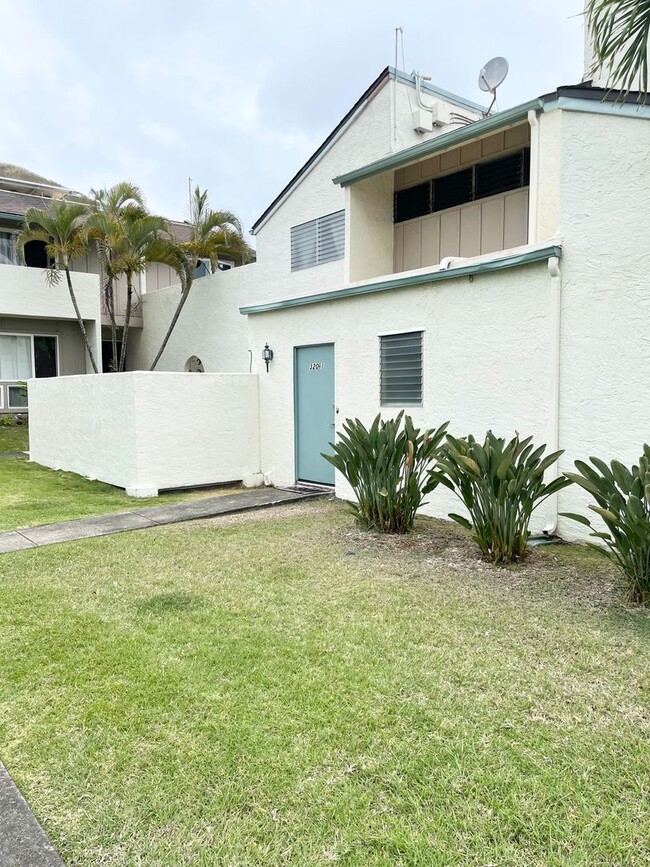Building Photo - 3 bed, 2 bath w/ 2 parking stalls at Aikahi Gardens!