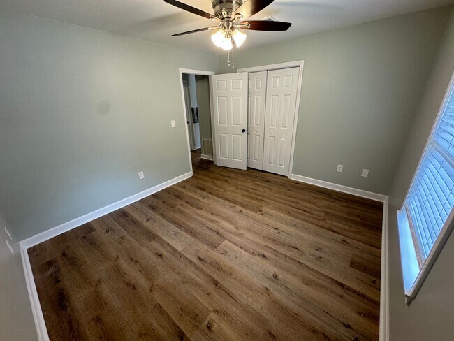Building Photo - 2 Bed 1 Bath House