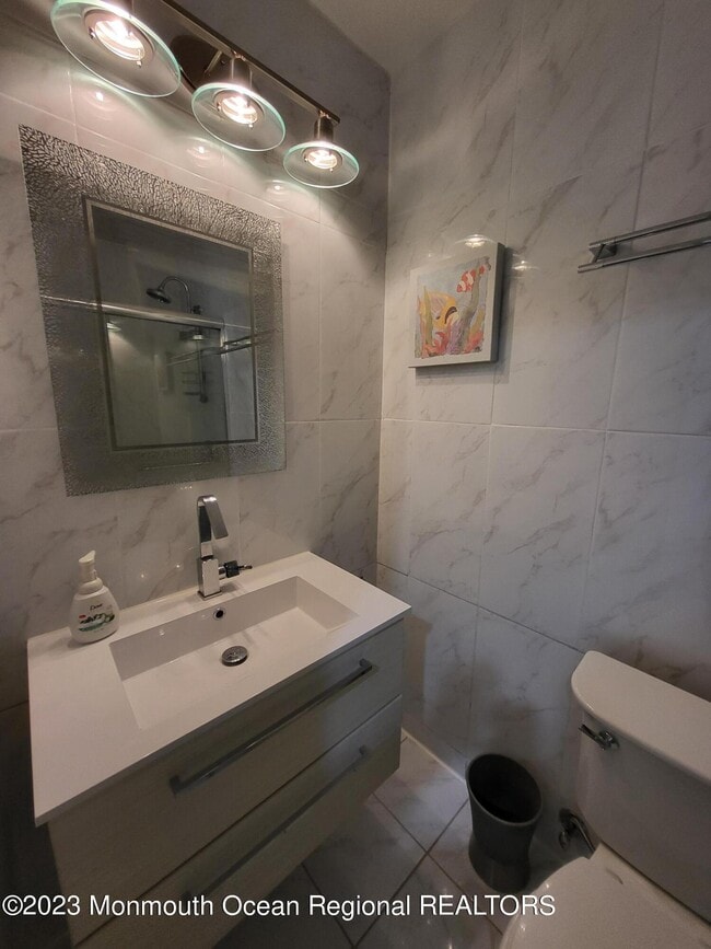 Building Photo - 18 Village Rd