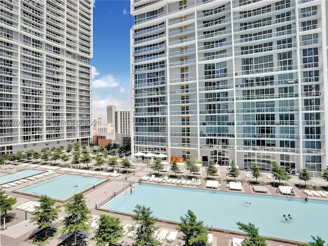 Building Photo - 495 Brickell Ave