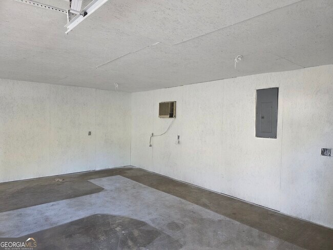 Building Photo - 203 River Oak Dr