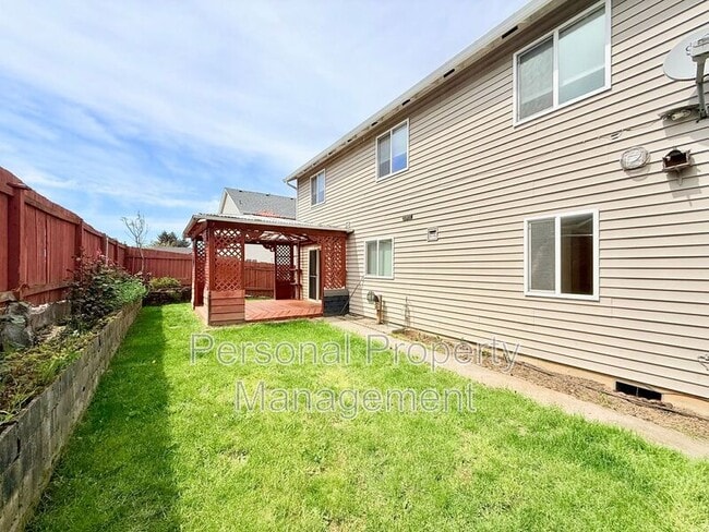 Building Photo - 5621 NE 64th Street