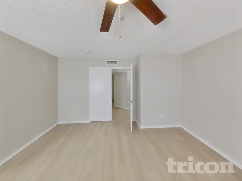 Building Photo - 6219 W North Ln