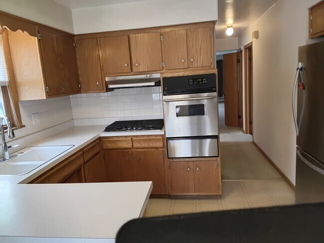 Building Photo - 2520 N Neva Ave