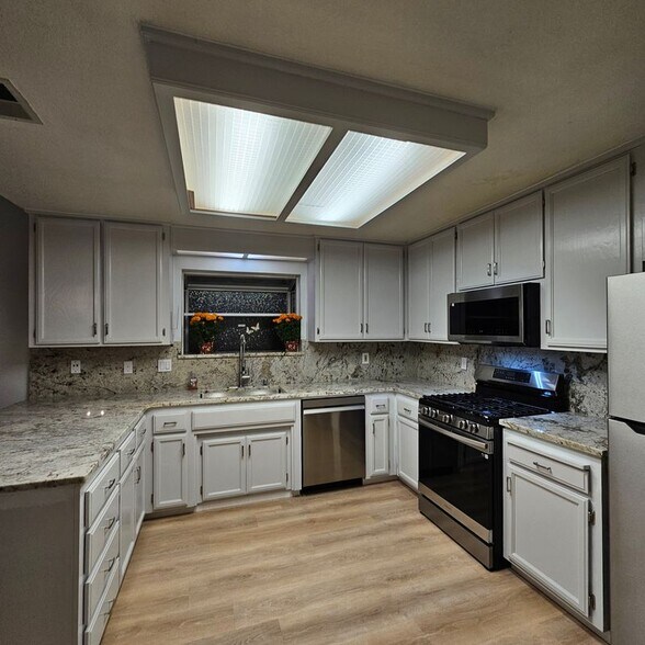 Building Photo - 2525 Travao Ln