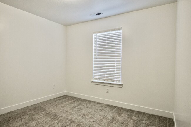 Building Photo - 272 W 560 N