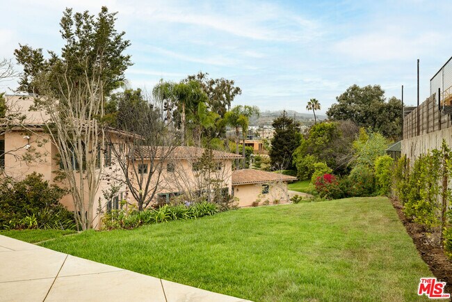 Building Photo - 16820 Sunset Blvd