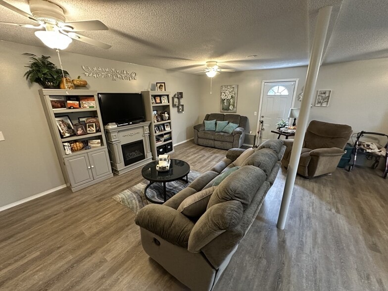 Building Photo - 808 Water View Ter