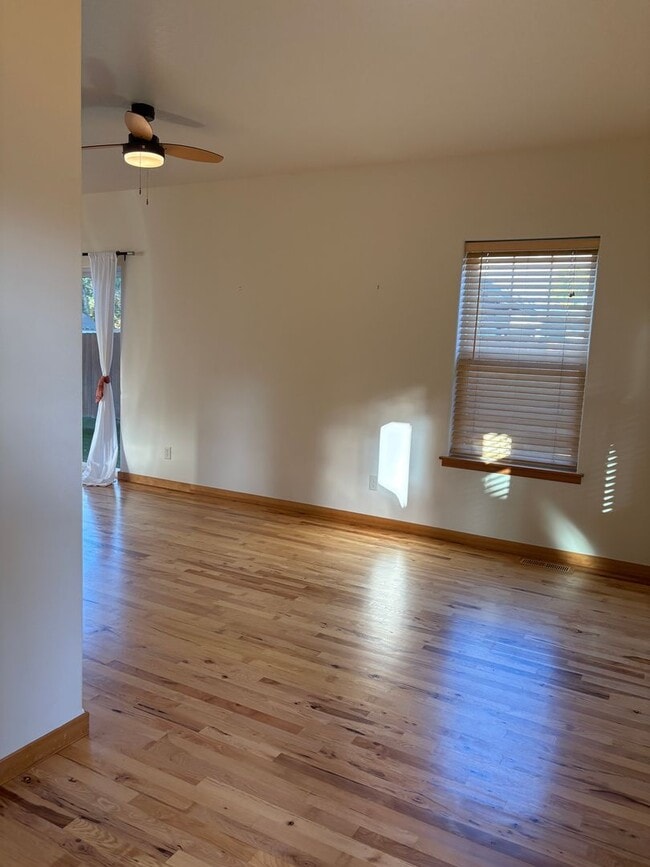 Building Photo - Spacious Lewis & Clark 4-Bedroom Home